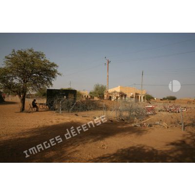 Déploiement de l'opération de la force européenne EUFOR Tchad/RCA (République centrafricaine) : aspect du camp capitaine Michel Croci.