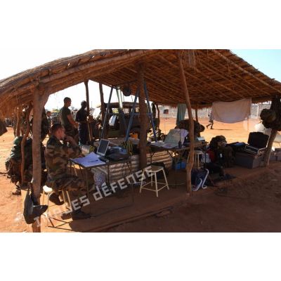 Zone opérationnelle des militaires du groupement des commandos parachutistes (GCP) stationné sur le camp de la Force multinationale en Centrafrique (FOMUC) à Bria.
