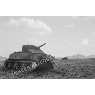 Chars Sherman M4 détruits lors de la bataille de Kasserine.