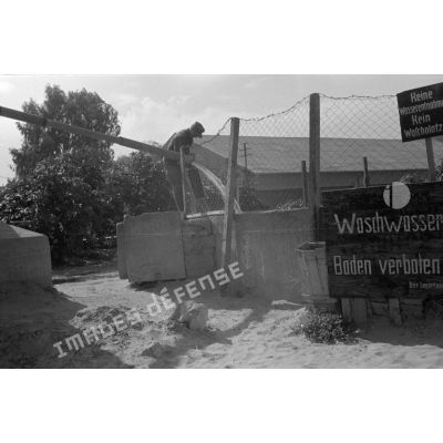 Un puits sous le contrôle de la Wehrmacht.