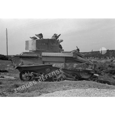 Un char britannique Vickers Mark-V détruit baptisé Churchill et immatriculé T22666.