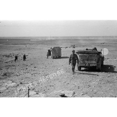 Le "Mammoth" équipant l'état-major du général (Generalleutnant) Erwin Rommel et une voiture Kfz-15.