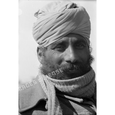Portrait d'un soldat indien.