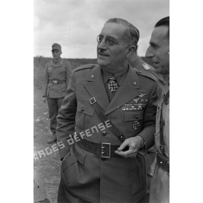 Les généraux italiens Ugo Cavarello et Ettore Bastico.