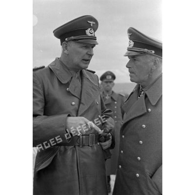 Les généraux allemands Enno von Rintelen et Ludwig Crüwell.