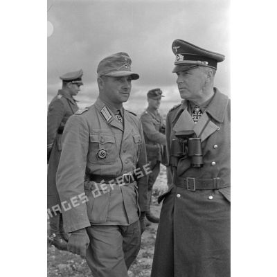 Le colonel (Oberst) Marcks et le général (General der Panzertruppe) Crüwell.