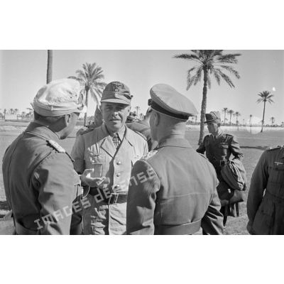Conversation entre les maréchaux Rommel, Kesselring et le colonel (Oberst) Bayerlein.