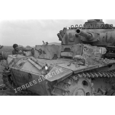Avant d'un char Panzer III (Pz-III Ausf-M) détruit ou endommagé.