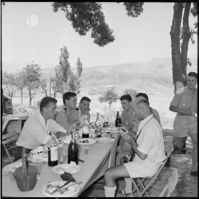 La table du commandant Richard lors d'une visite à Djemila.