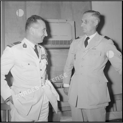 Le colonel Ducournau et le général Guenard.