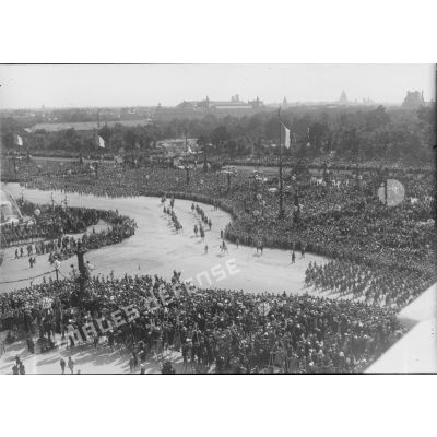 [Fête de la victoire sur la place de la Concorde, 14 juillet 1919.]