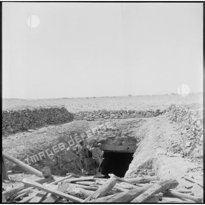 L'entrée d'un puits de mine de Colomb Béchar.