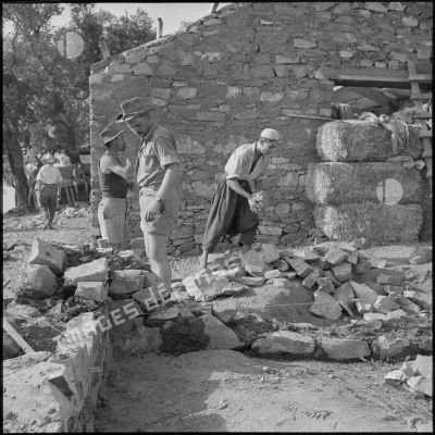 Construction de maisons dans la région des monts du Sidi Ali Bou Nab.