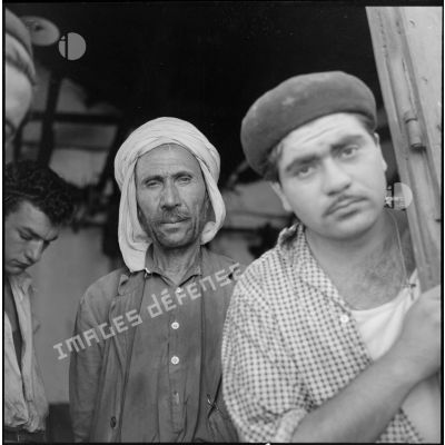 Deux ouvriers de la mine d'El Halia.