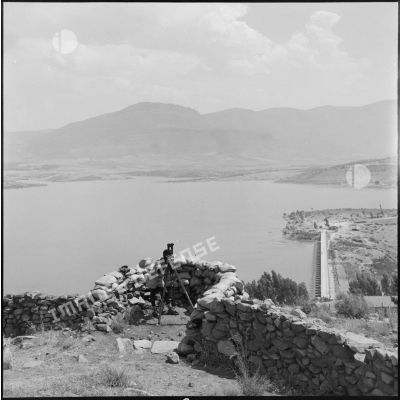 Surveillance du secteur du barrage de Beni Bahdel.