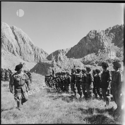 La revue des troupes du 7e bataillon de chasseurs alpins (BCA).