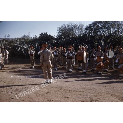 [Musique du 2e régiment de zouaves en Algérie, 1956-1958.]