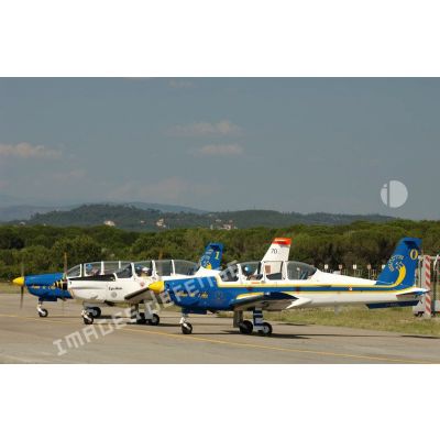 Lors du meeting aérien de l'ALAT au Luc en Provence, trois avions d'entraînement Socata TB-30 Epsilon C/N 90.