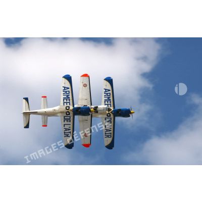 Trois avions d'entraînement Socata TB-30 Epsilon du Groupement Ecole 315 (Ecole de pilotage de l'armée de l'Air EPAA 315) durant la démonstration en vol.