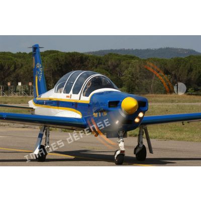 Lors du meeting aérien de l'ALAT au Luc en Provence, un avion d'entraînement Socata TB-30 Epsilon C/N 90.
