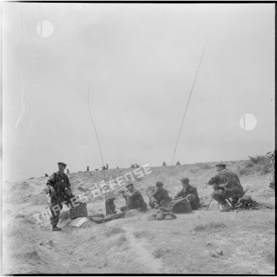 Les spécialistes radio de la 4e compagnie du 14e régiment de chasseurs parachutistes (RCP).