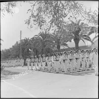 Le défilé des matelots et les sous-officiers du centre de formation des fusiliers-marins Siroco.