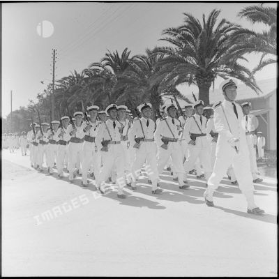 Le défilé des matelots et les sous-officiers du centre de formation des fusiliers-marins Siroco.