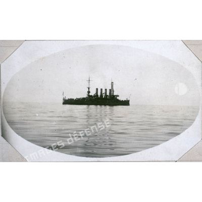 Beyrouth le 27 Mars 1915 : Croiseur " North Carolina " (Américain) mouillé devant Beyrouth. Pour protéger les Européens. [Légende d'origine]