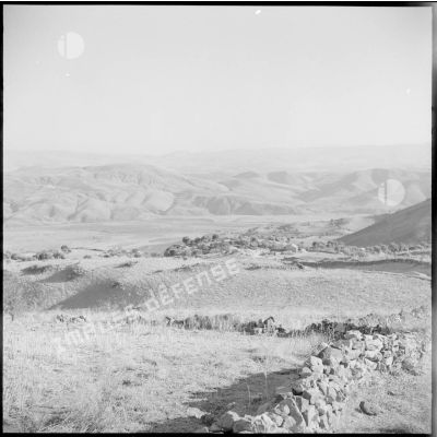 Vue générale de l'oued Eadja, à 15 km au Nord de Redjas.