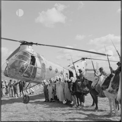 La harka montée de Bendaoud (ou Ben Daoud) curieursement côtoyée par l'hélicoptère des autorités.