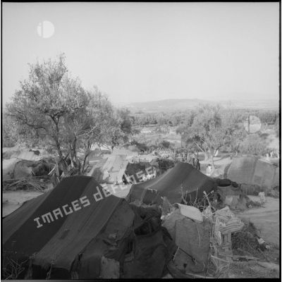 Vue d'un campement de nomades sous les murs de Tlemcen.