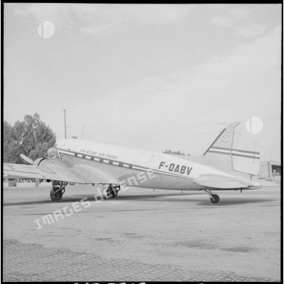 Vue d'ensemble du DC 3 d' Atlas Air Maroc dans lequel voyageaient les chefs du FLN.