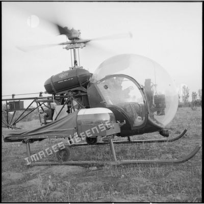 L'hélicoptère du colonel Pierre Château-Jobert est sur le point de décoller.