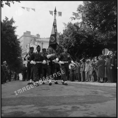 Défilé pour les commémorations du 11 novembre 1956 à Bougie.