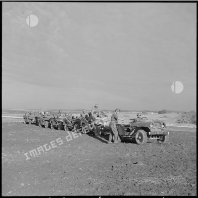 Une patrouille de jeep du 3/10e régiment de dragons (RD) de retour de mission dans les environs de Trois-Marabouts.