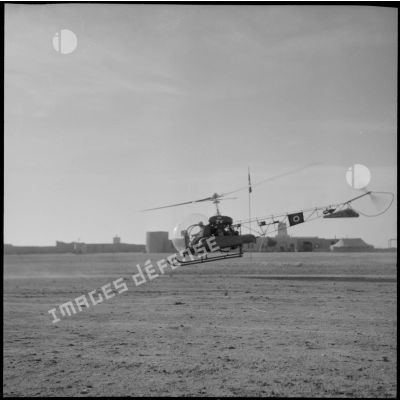 L'hélicoptère Bell ayant servi à l'opération de recherche du chef indépendantiste Adjoul-Adjoul, dans la zone montagneuse du sud de l'Aurès.