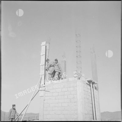 Construction d'un poste d'observation, département de Batna.
