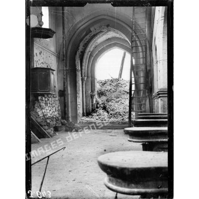 Eglise de Prunay en ruine. [légende d'origine]