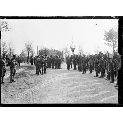 Les troupes russes au camp de Mailly. [légende d'origine]