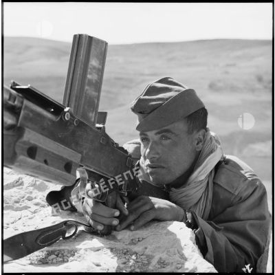 Portrait d'un tireur au fusil-mitrailleur 24/29.