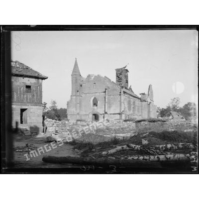 L'église de Plessier-de-Roye dans l'Oise. [légende d'origine]