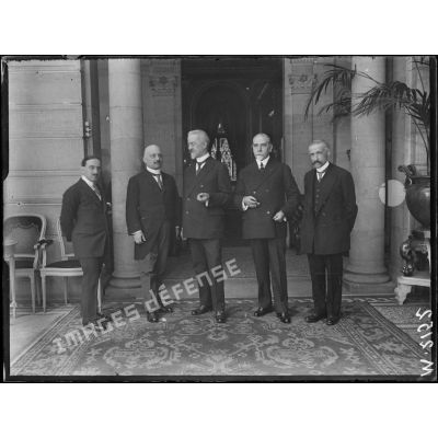La délégation italienne à la conférence économique des Alliés à Paris. [légende d'origine]