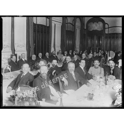 Semaine de l'Amérique Latine à Lyon, banquet offert aux adhérents par Monsieur Guernier. [légende d'origine]