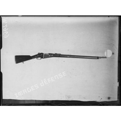Paris, collection du musée de l'armée. Fusil Berthier à chargeur employé par les territoriaux modèle 1907. [légende d'origine]