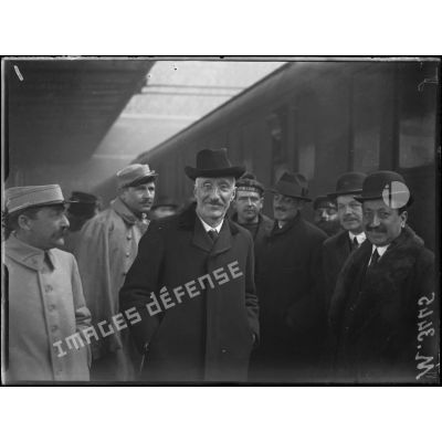 Paris, gare de Lyon, l'arrivée de Monsieur Bissolati, ministre italien. [légende d'origine]