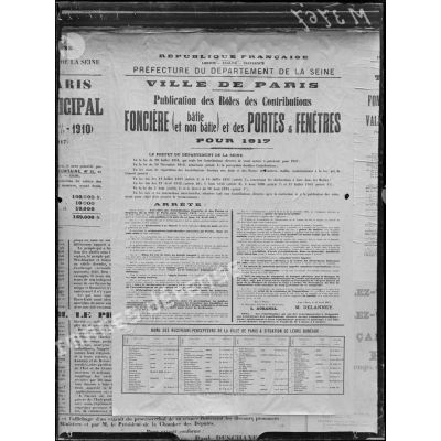 Paris, affiche, ville de Paris, publication des rôles des contributions foncières et des portes et fenêtres pour 1917. [légende d'origine]