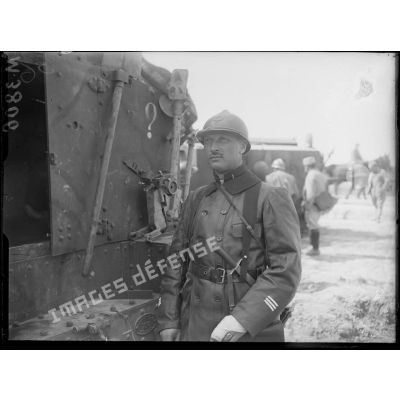 Dans la Marne, capitaine Goubernard, du 1er bataillon de chasseur, de l'AS 9 des tanks. [légende d'origine]