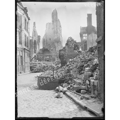 Arras, ruines près de l'hôtel de ville. [légende d'origine]