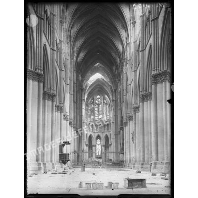 Reims, grande nef de la cathédrale. [légende d'origine]