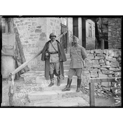 Devant Verdun, le général Guillaumat devant son P.C. [légende d'origine]